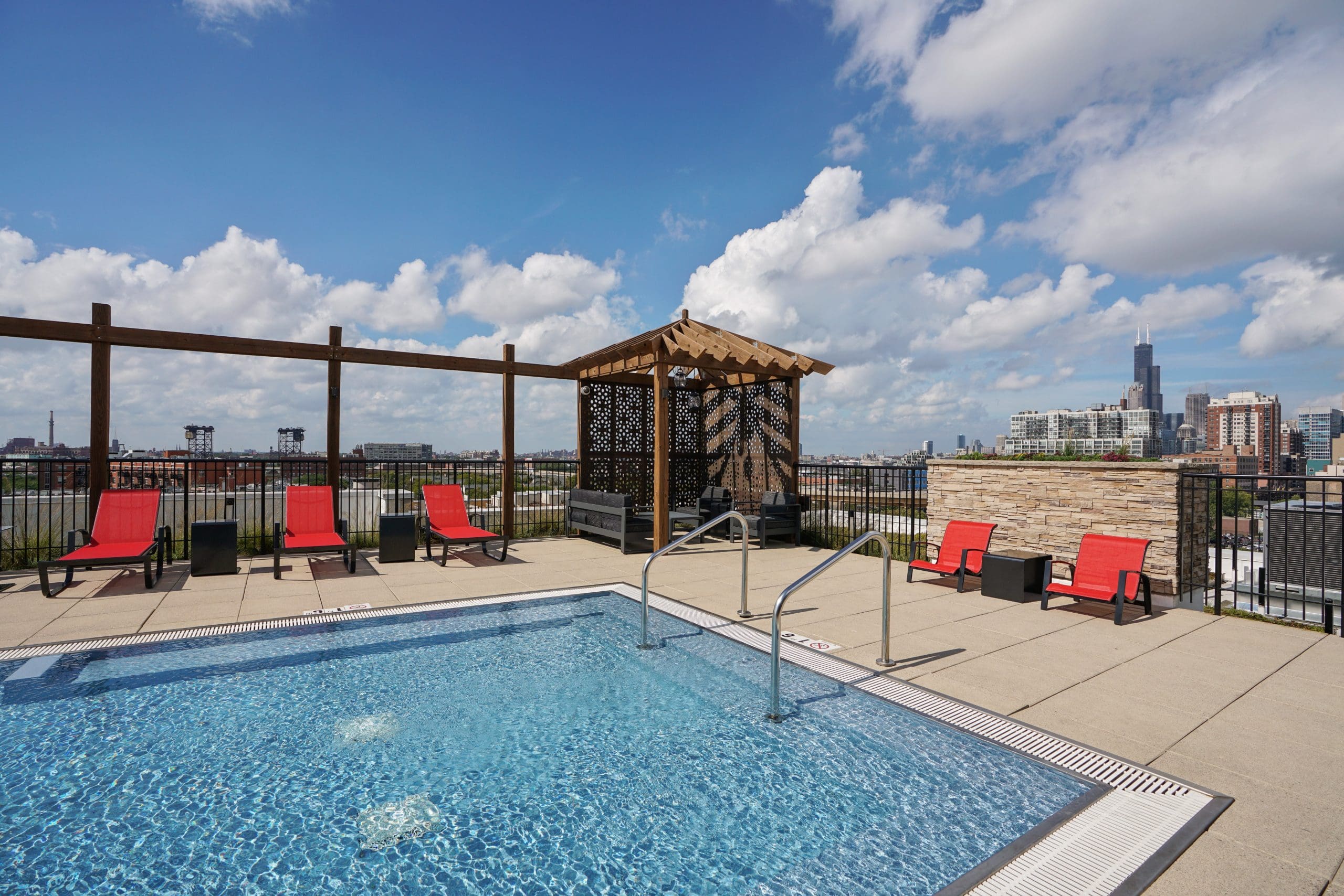 Arrive South Loop Pool Sundeck City Skyline Viewschicago-il-60616-pool Arrive South Loop Pool Sundeck City Skyline Views